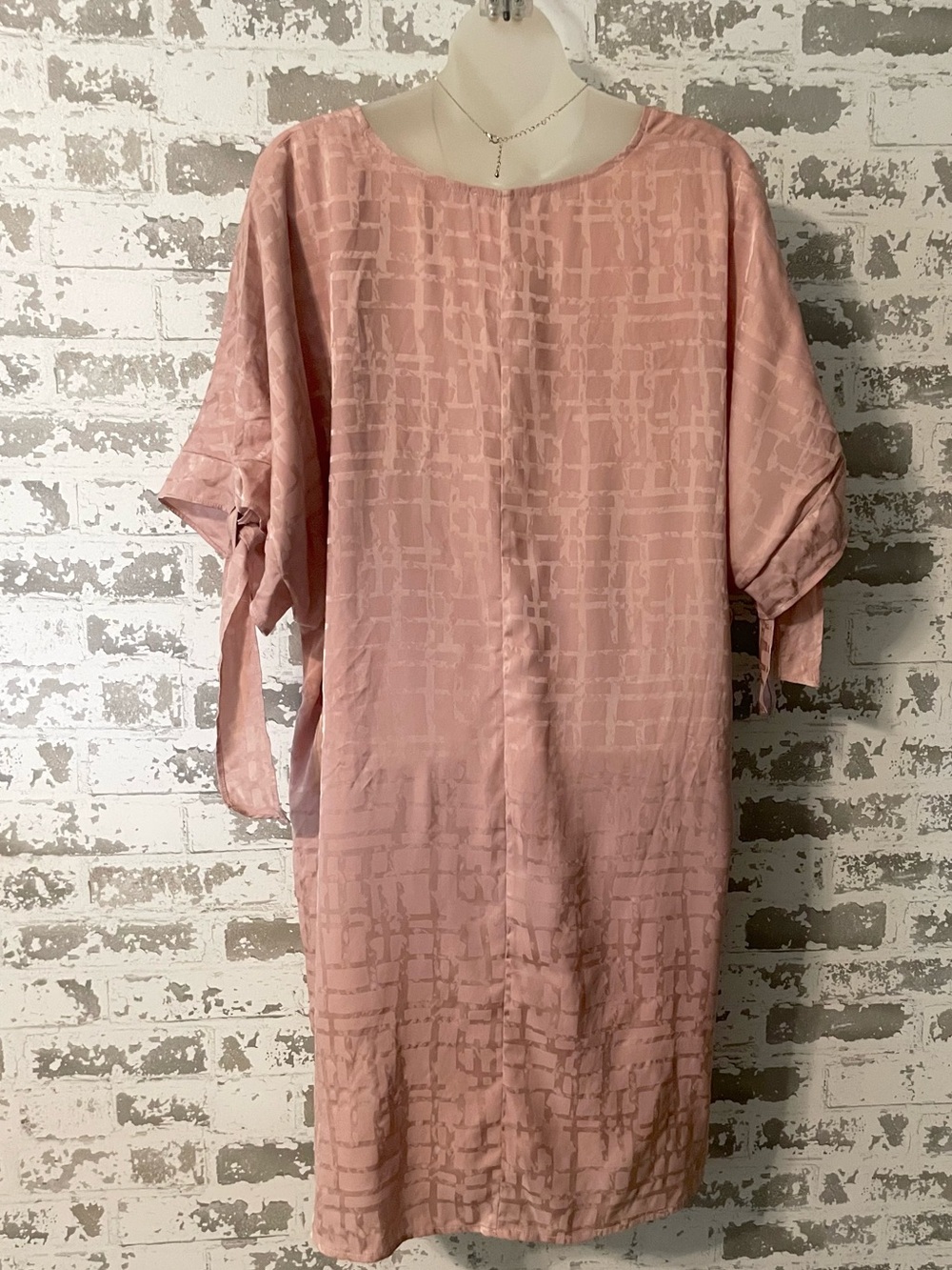 Entro Blush Pink Satin Jacquard Shift Dress 1X Tie Sleeve Pockets - Picture 6 of 9